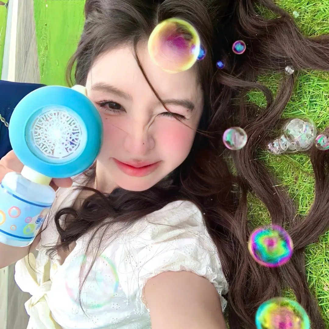 当年不肯嫁春风无端却被秋风误